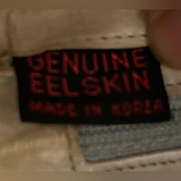 Genuine Eel Skin Wallet in Cream Color.. Not New.. used a few times.. - Picture 5 of 5